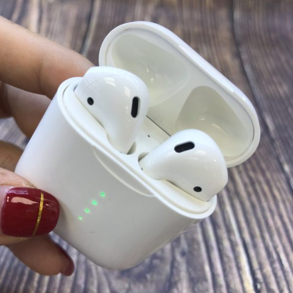 airpods 2nd generation earbuds with wireless charging function
